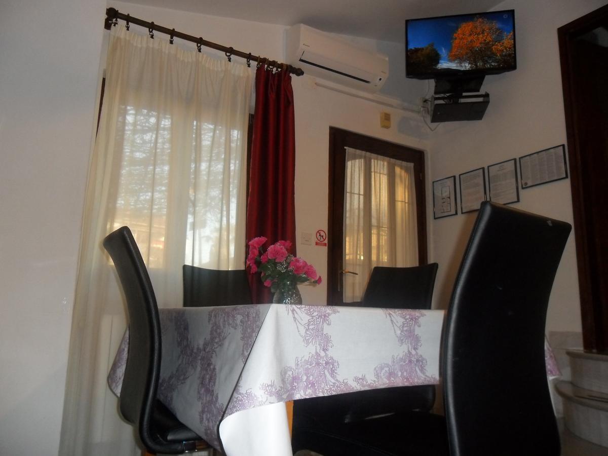 Vile Park Apartments โปเรช ภายนอก รูปภาพ